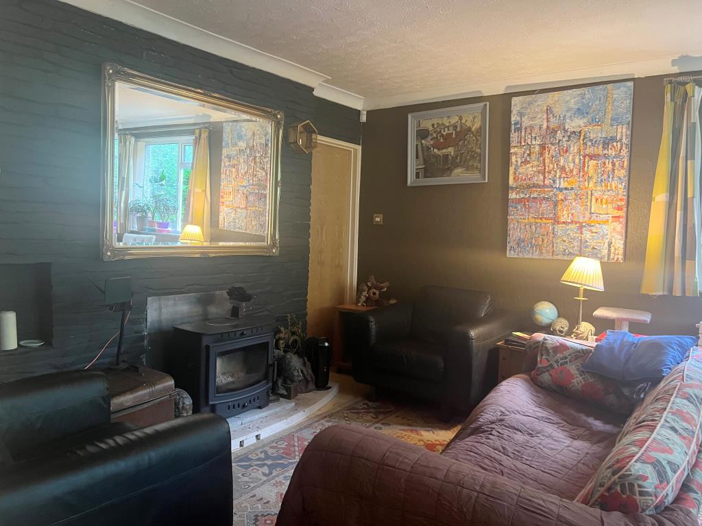 Lot: 89 - DETACHED DORMER BUNGALOW WITH GARDENS AND GARAGE FOR IMPROVEMENT -